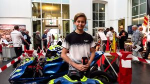 Erik Bruns (15) promoot de motorsport bij scholieren